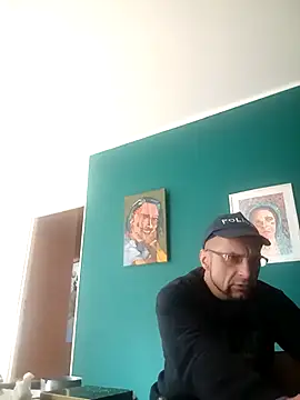 Snapshot of bobbuilder77pl chatting on February 25, 10:26 am bobbuilder77pl online show from February 25, 10:26 am