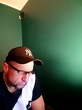 Snapshot of bobbuilder77pl chatting on February 27, 1:38 am bobbuilder77pl online show from February 27, 1:38 am