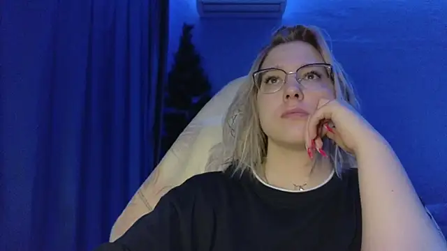 HotBrandyX online show from December 14, 12:32 pm