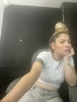 viktoria davis  online show from April 22, 10:55 pm