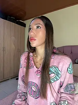 zoe storm online show from April 19, 6:07 pm