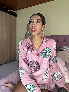 zoe storm online show from April 19, 6:10 pm