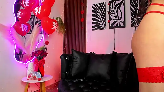 Snapshot of Georgina_caruso chatting on February 14, 8:05 pm Georgina caruso online show from February 14, 8:05 pm