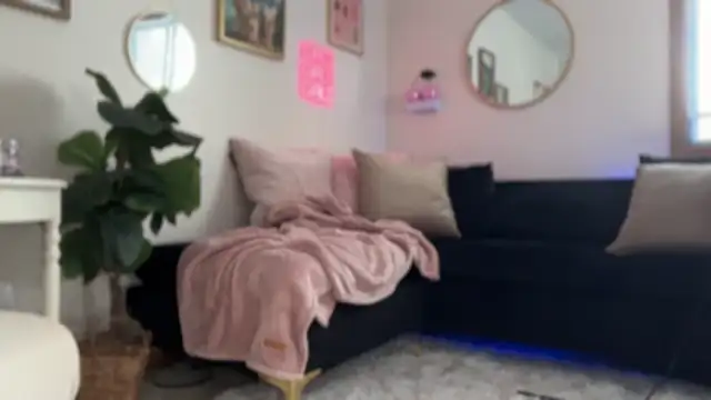 Officiallyonlytams online show from January 17, 8:12 pm