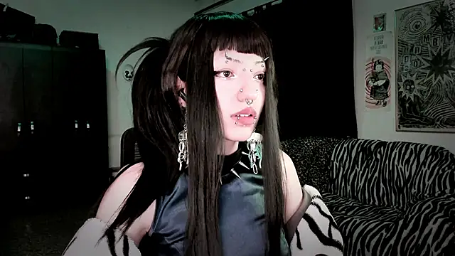 roxy toxic online show from March 6, 1:35 am