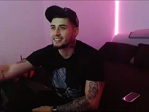 Snapshot of Lliam_2 chatting on January 18, 2:47 am Lliam 2 online show from January 18, 2:47 am