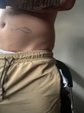 Snapshot of Lliam_2 chatting on January 24, 10:51 pm Lliam 2 online show from January 24, 10:51 pm