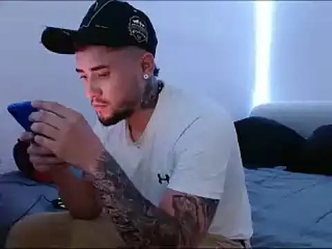 Snapshot of Lliam_2 chatting on February 1, 6:51 pm Lliam 2 online show from February 1, 6:51 pm