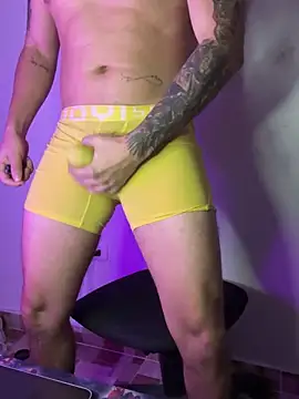 Snapshot of Lliam_2 chatting on February 7, 11:01 am Lliam 2 online show from February 7, 11:01 am