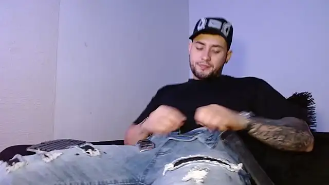 Snapshot of Lliam_2 chatting on October 5, 3:05 am Lliam 2 online show from October 5, 3:05 am