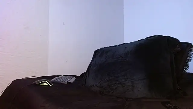 Snapshot of Lliam_2 chatting on October 17, 3:42 am Lliam 2 online show from October 17, 3:42 am