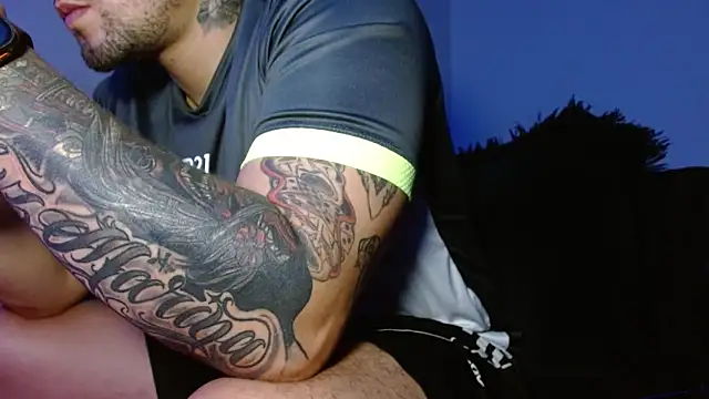 Snapshot of Lliam_2 chatting on October 18, 2:03 am Lliam 2 online show from October 18, 2:03 am