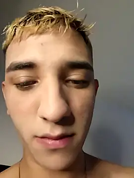 Snapshot of manu_stiv chatting on March 6, 11:31 pm manu stiv online show from March 6, 11:31 pm