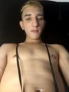 Snapshot of manu_stiv chatting on March 8, 12:22 am manu stiv online show from March 8, 12:22 am