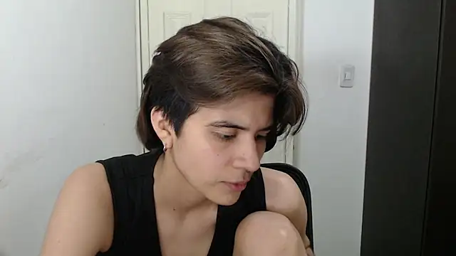 Snapshot of Dha_lia0 chatting on January 27, 3:37 am Dha lia0 online show from January 27, 3:37 am