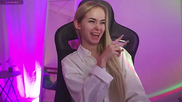 DakotaaJohnnson online show from October 28, 12:19 pm