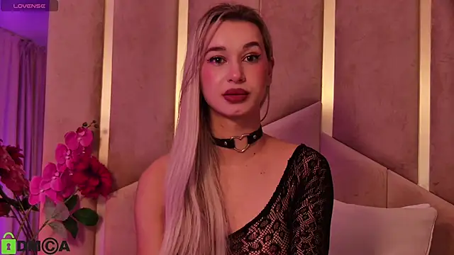 MaeveDream online show from November 6, 7:26 pm