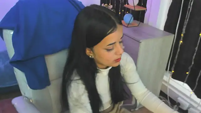 Nicole Foxx  online show from March 16, 8:32 pm