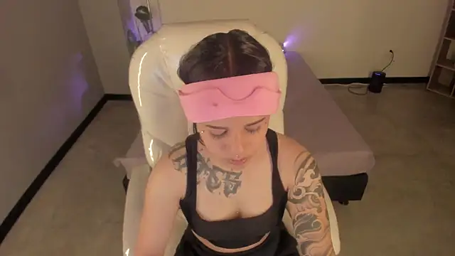 Nicole Foxx  online show from September 26, 7:51 pm