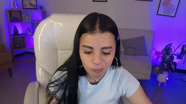 Nicole Foxx  online show from November 18, 7:18 pm