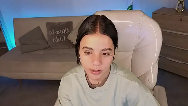 Nicole Foxx  online show from March 13, 7:20 pm