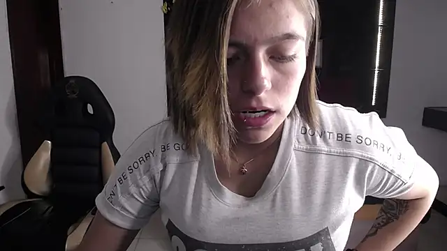 Kitten Cam online show from April 20, 10:44 pm