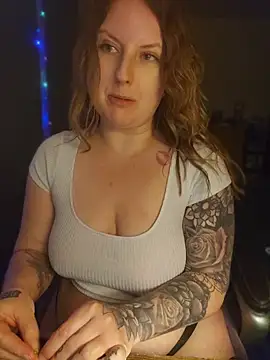 Snapshot of TattedMamaXOXO chatting on July 9, 2:48 am TattedMamaXOXO online show from July 9, 2:48 am
