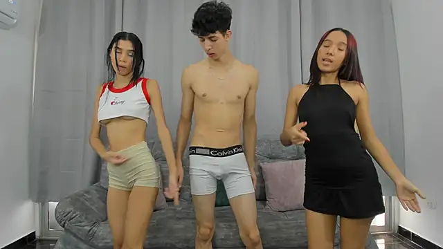 hotlittleones18 online show from January 22, 5:28 pm