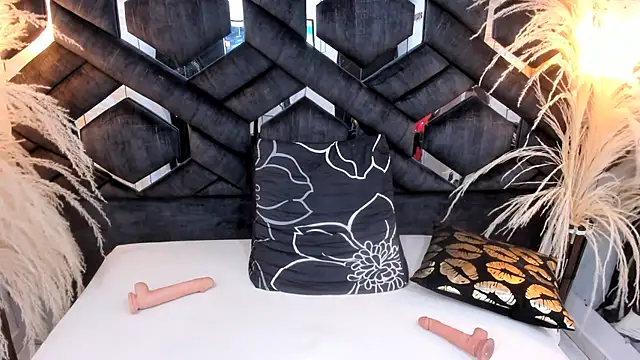 Ashley 7777 online show from March 1, 6:00 pm