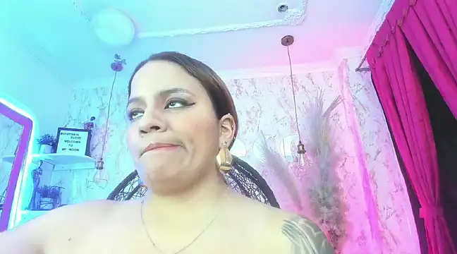 Snapshot of victoria__floyd chatting on February 6, 12:43 am victoria floyd online show from February 6, 12:43 am
