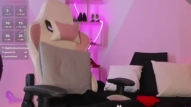 Snapshot of RayaCarr_ chatting on January 24, 8:32 pm RayaCarr online show from January 24, 8:32 pm