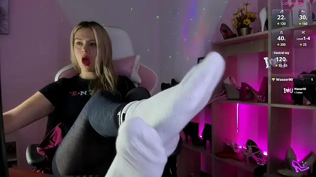 Snapshot of RayaCarr_ chatting on September 10, 2:06 pm RayaCarr online show from September 10, 2:06 pm