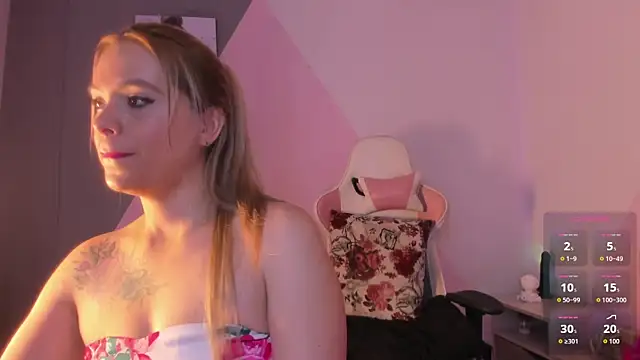 Snapshot of RayaCarr_ chatting on November 4, 1:43 pm RayaCarr online show from November 4, 1:43 pm