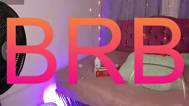 Snapshot of Lia_little18 chatting on February 8, 6:33 am Lia little18 online show from February 8, 6:33 am