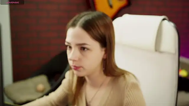 PamBeesly online show from January 22, 6:20 am