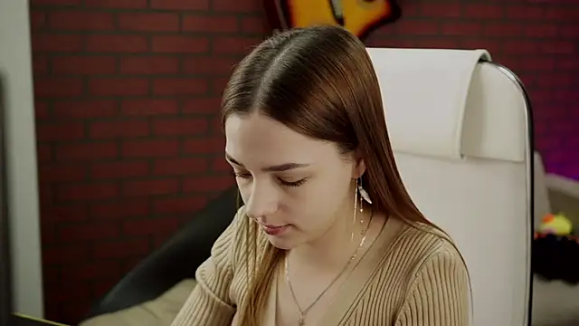 PamBeesly online show from January 22, 9:24 am