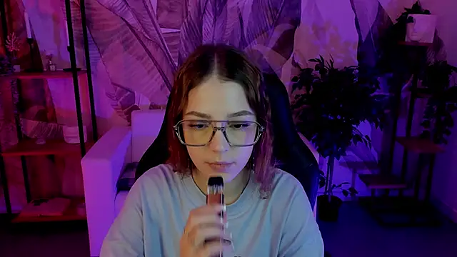 PamBeesly online show from January 28, 2:31 pm