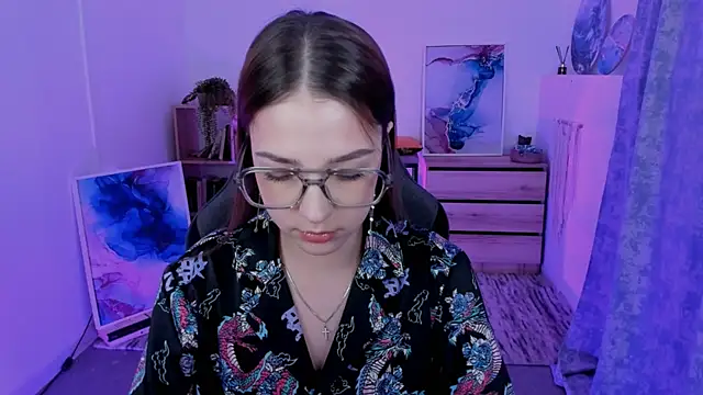 PamBeesly online show from February 9, 11:14 am