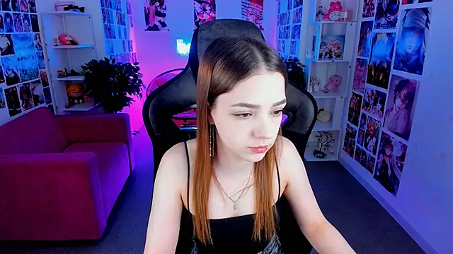 PamBeesly online show from March 12, 8:08 am