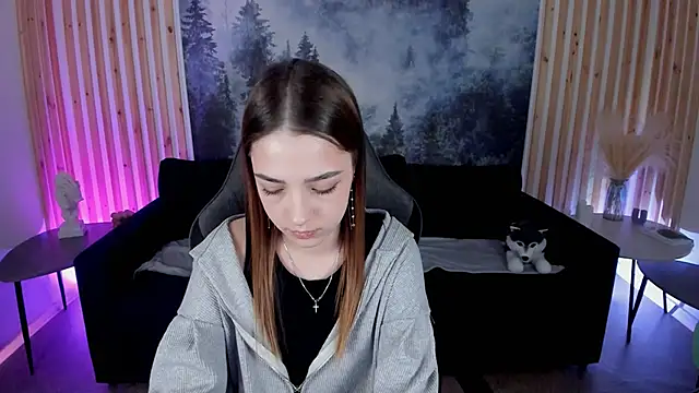 PamBeesly online show from March 14, 11:23 am