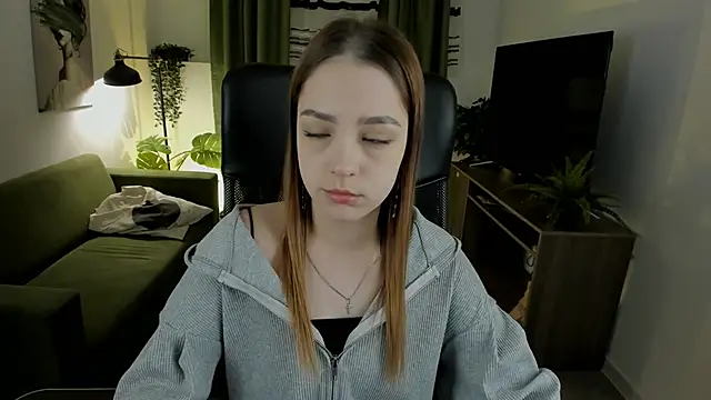 PamBeesly online show from March 19, 8:12 am