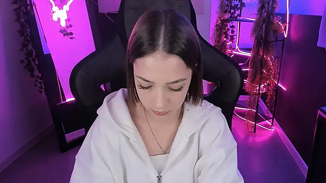 PamBeesly online show from September 29, 8:19 am