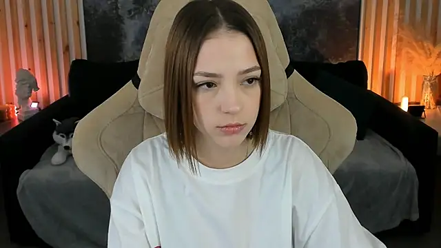 PamBeesly online show from October 28, 8:40 am