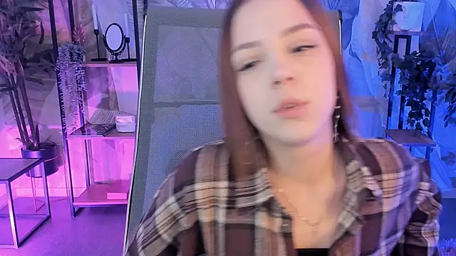 PamBeesly online show from October 29, 8:49 am