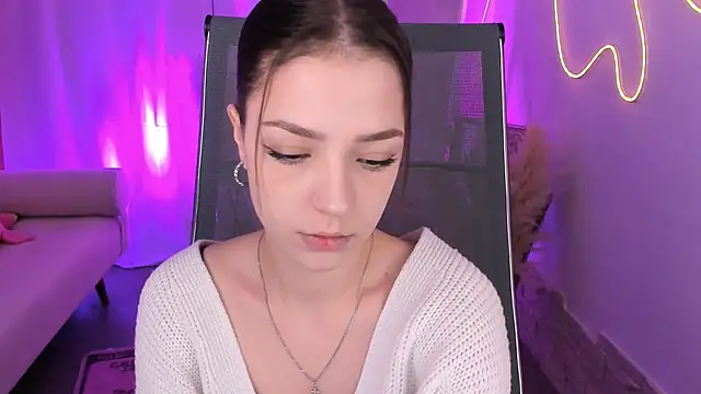 PamBeesly online show from January 12, 8:30 am