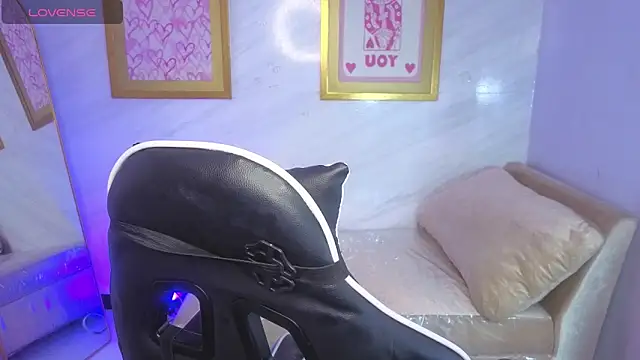 Paulette v online show from March 14, 1:05 pm