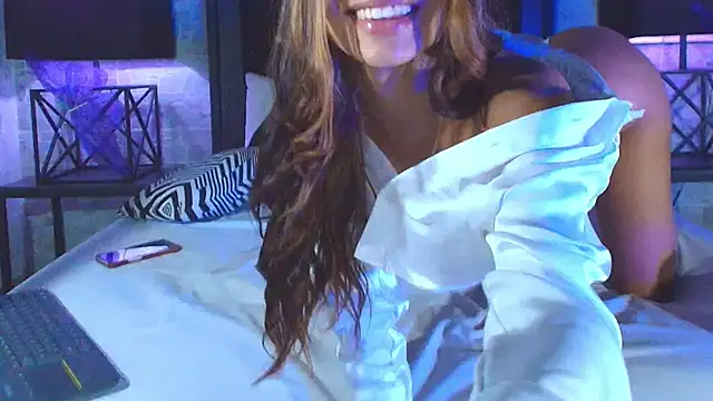 Bella Smiith  online show from February 8, 11:45 pm