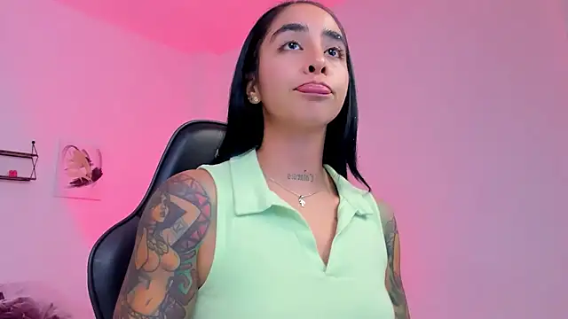 sophierooy22 online show from March 18, 2:37 am