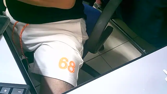 Snapshot of Greeneyes0820 chatting on September 17, 11:01 am Greeneyes0820 online show from September 17, 11:01 am