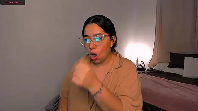 brithany olson25 online show from October 6, 12:57 pm